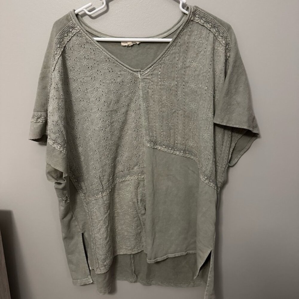 Easel Brand Stylish Gray V-Neck Top with Lace